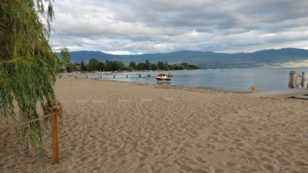 Beds By The Bridge Bed & Breakfast Kelowna Eksteriør bilde