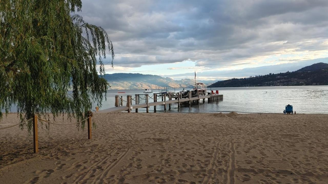 Beds By The Bridge Bed & Breakfast Kelowna Eksteriør bilde